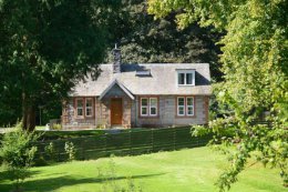 The garden of this self catering cottage is fully enclosed.